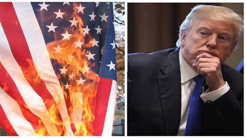 Un hombre quema bandera de EEUU ante la Casa Blanca en desaf&iacute;o al decreto de Trump