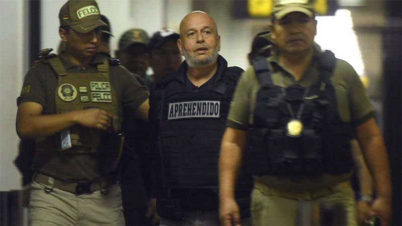 El exministro Arturo Murillo llega a Bolivia deportado de EEUU y es detenido