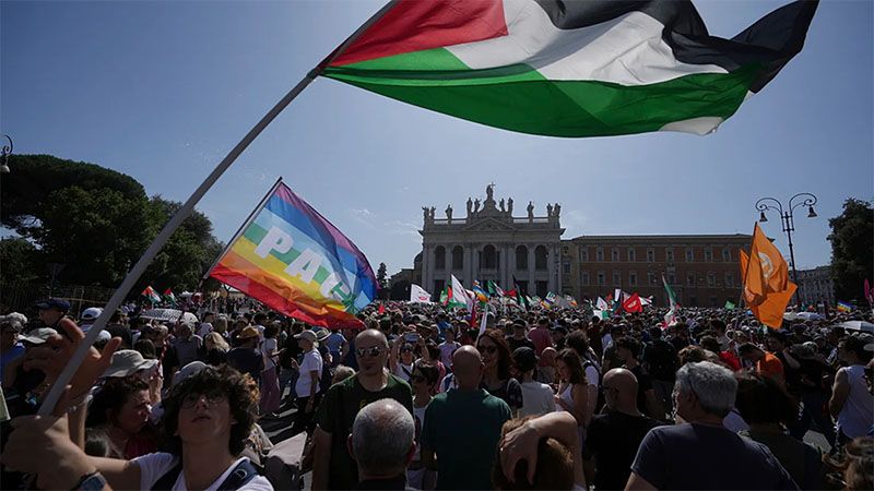 Miles de personas salen a las calles de Italia para mostrar solidaridad con Palestina