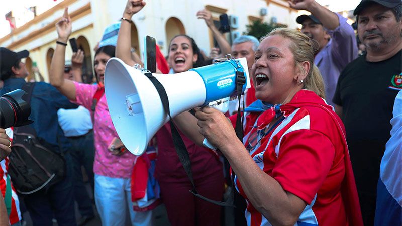 La Polic&iacute;a reporta 8 heridos y 31 detenidos tras protesta convocada por j&oacute;venes en Paraguay