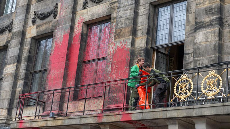 El Palacio Real de Amsterdam amanece con pintura roja y mensajes contra el r&eacute;gimen israel&iacute;