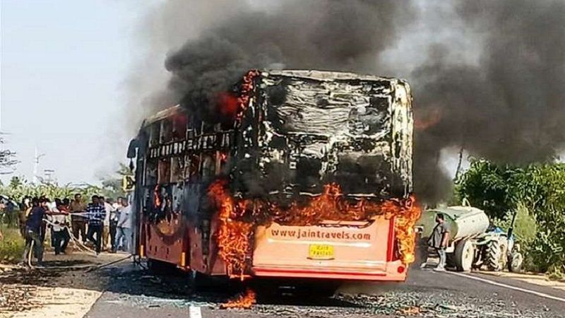 India: M&aacute;s de 20 muertos por incendiarse un autob&uacute;s en Rajast&aacute;n