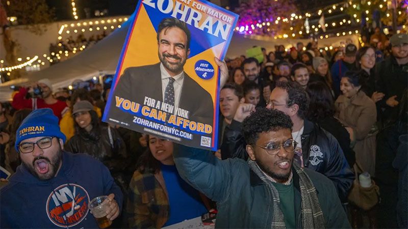 La izquierda celebra la victoria de Mamdani en Nueva York entre gritos por Palestina