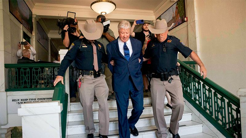 Jueza admite demanda por difamaci&oacute;n contra exasesor de Trump ya condenado por abuso sexual