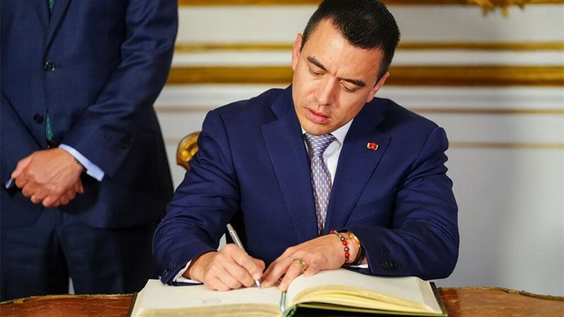 Noboa aparta de su cargo a seis ministros tras la derrota en el referendo en Ecuador