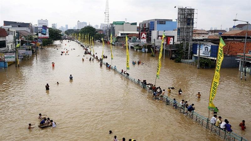 La cifra de muertos supera la barrera de los 600 por las inundaciones en Indonesia