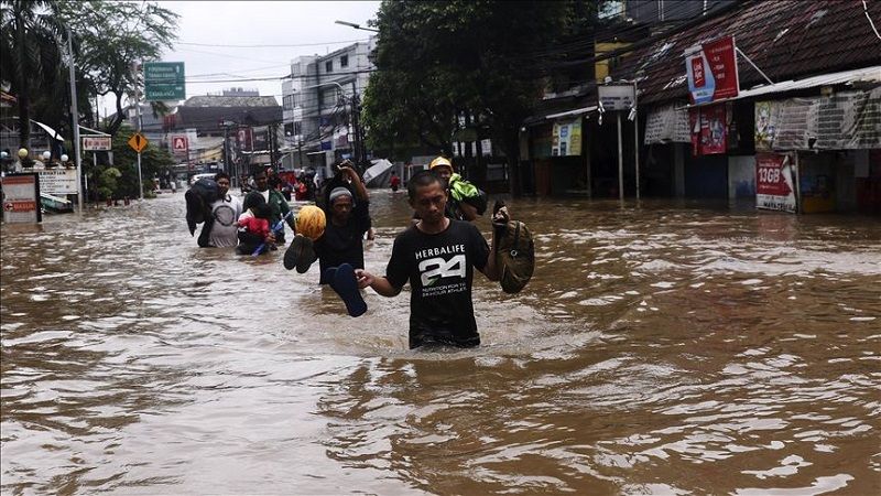 Aumentan a 961 los fallecidos por las inundaciones en el oeste de Indonesia