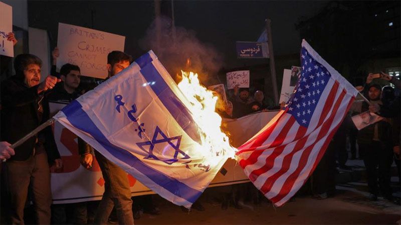 Estudiantes iran&iacute;es protestan ante la embajada brit&aacute;nica en Teher&aacute;n