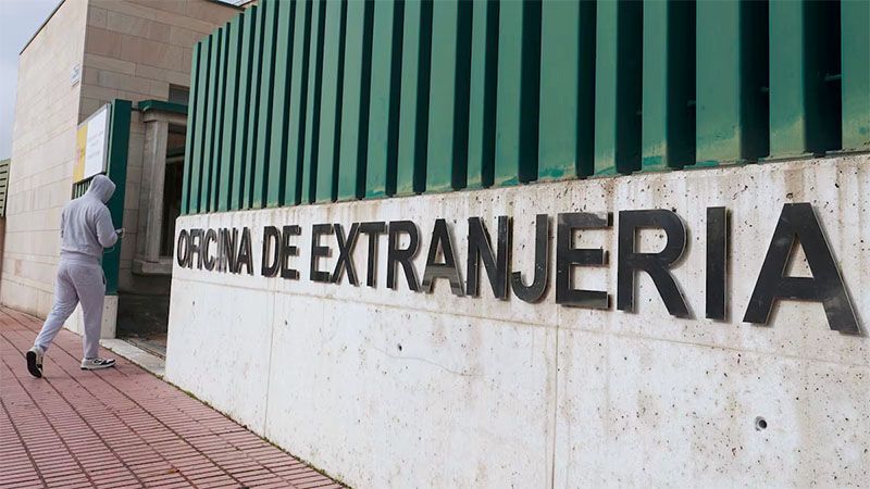 Espa&ntilde;a prev&eacute; regularizar a medio mill&oacute;n de inmigrantes, la mayor&iacute;a latinoamericanos