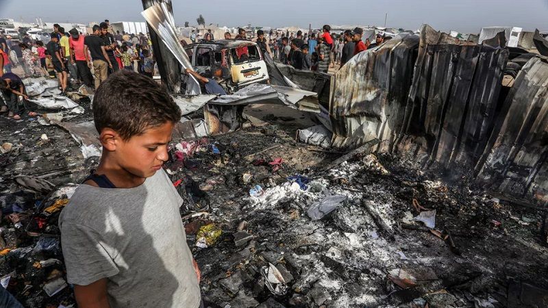 El ej&eacute;rcito de ocupaci&oacute;n israel&iacute; bombardea un edificio residencial en Gaza