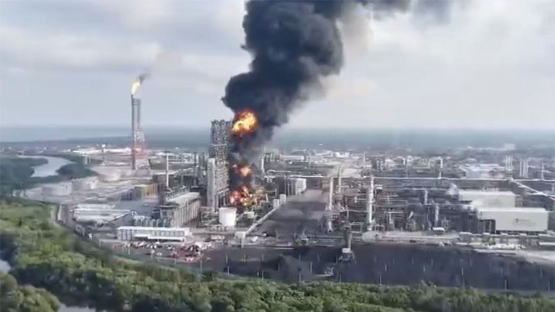 Arde en llamas una de las principales refiner&iacute;as de M&eacute;xico (video)