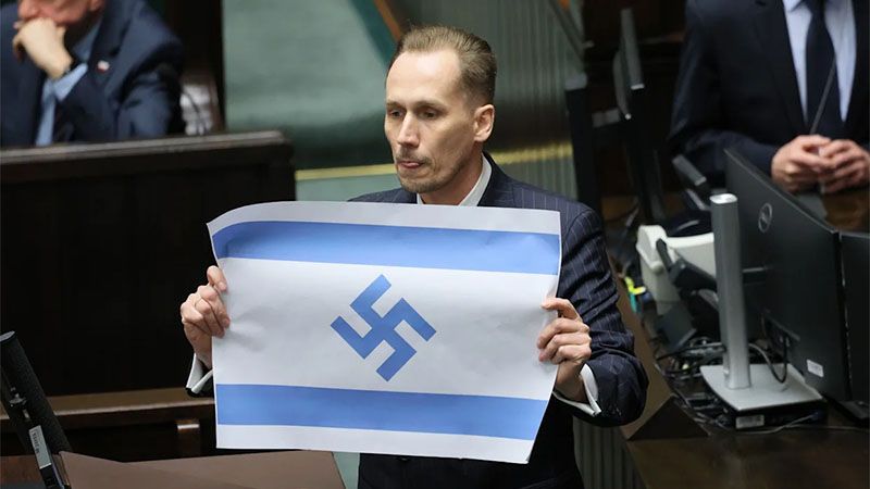 Diputado europeo exhibe una bandera israel&iacute; con una esv&aacute;stica (video)