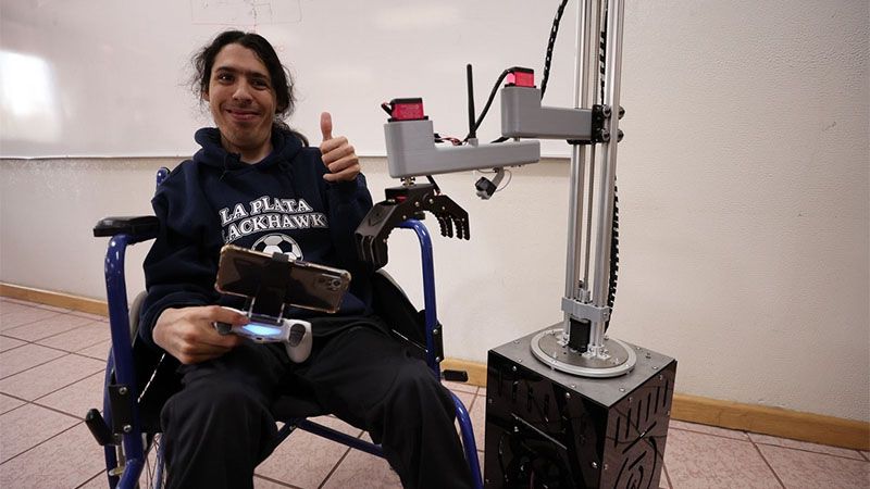 Estudiantes mexicanos desarrollan robot asistente para personas con discapacidad motriz