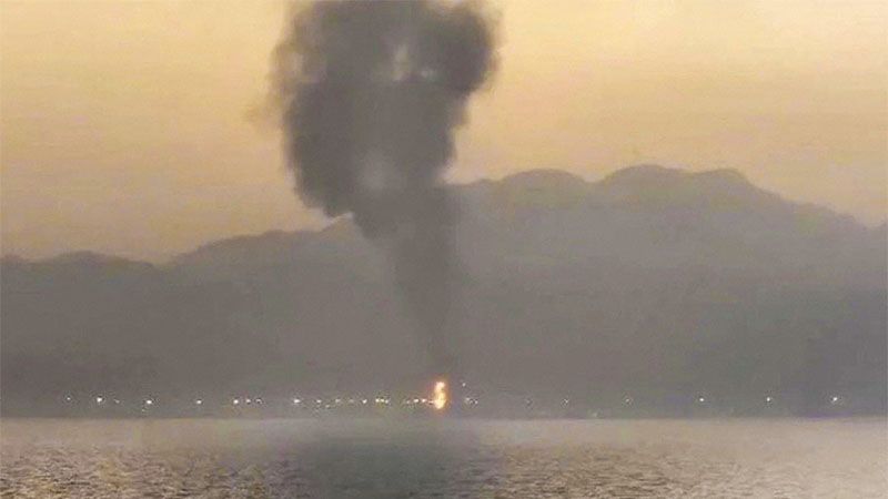 Dron iran&iacute; impacta en instalaciones petroleras y provoca incendio en Emiratos &Aacute;rabes Unidos
