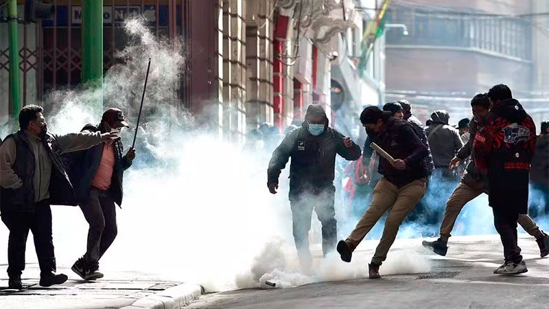 Fuertes choques en protesta masiva contra el presidente de Bolivia