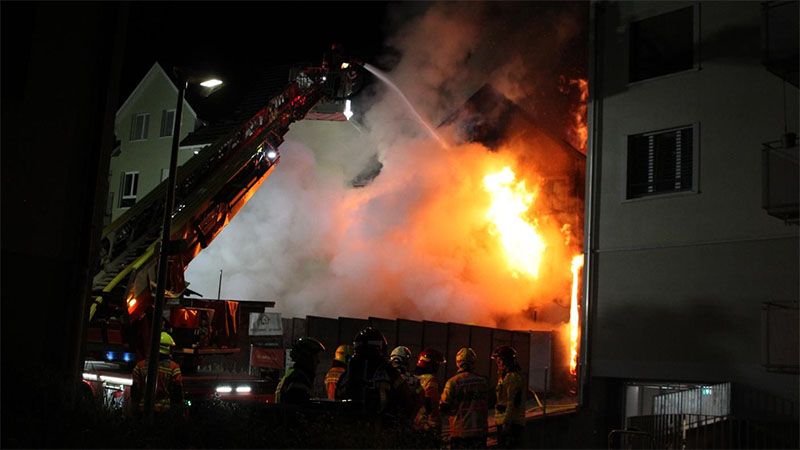 Nueve heridos y dos desaparecidos tras el incendio de un edificio residencial en Suiza