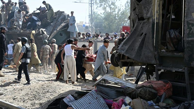 M&aacute;s de 20 muertos por un ataque con bomba contra un tren en Pakist&aacute;n