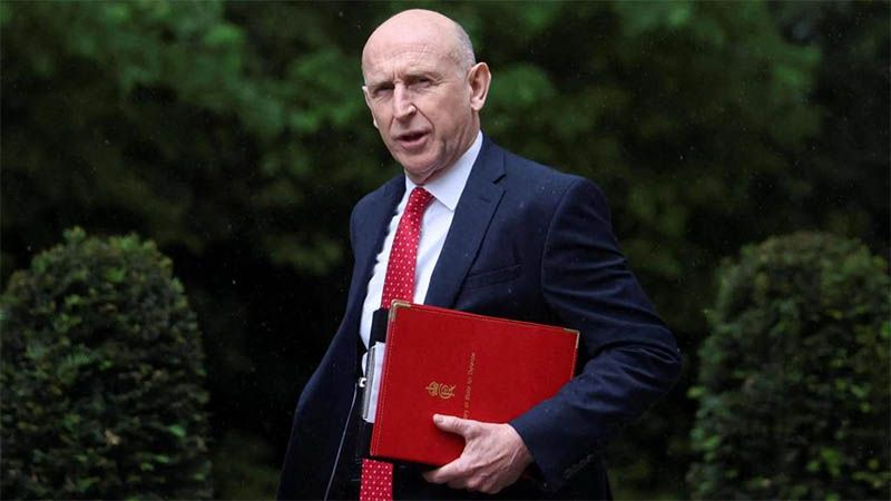 Dimite ministro brit&aacute;nico de Defensa por desacuerdo con Starmer sobre inversi&oacute;n militar