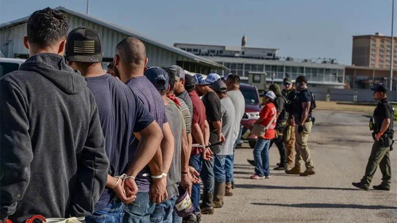 Un tribunal autoriza a Trump a reanudar las deportaciones aceleradas en todo EEUU