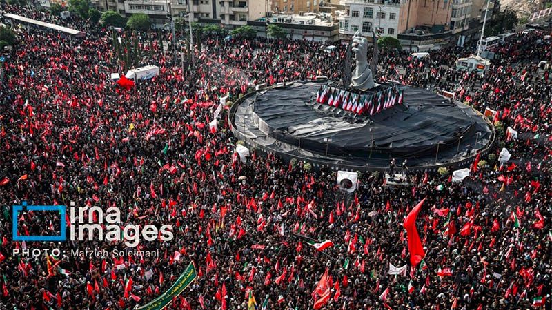 M&aacute;s de 40 millones de personas participaron en los funerales de Ali Jamenei