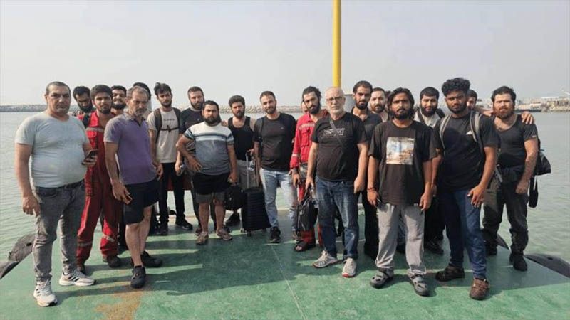 Ir&aacute;n rescata a 23 tripulantes extranjeros tras colisi&oacute;n de dos buques en Ormuz