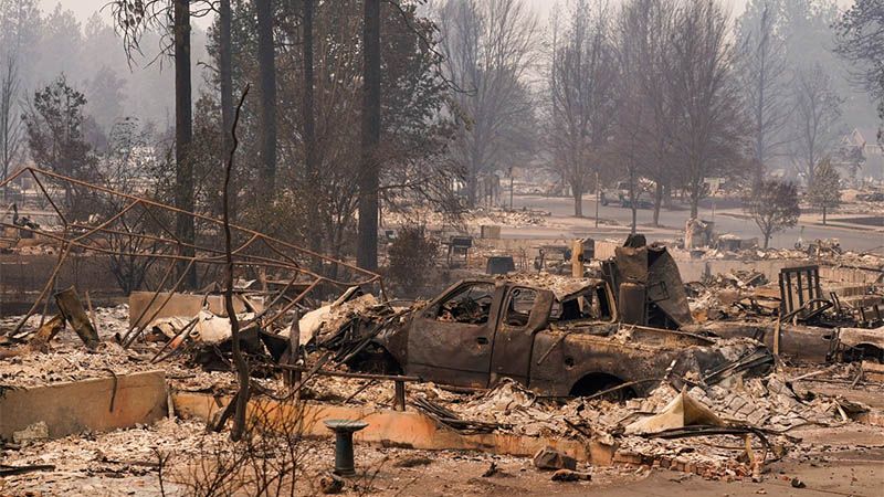 Incendios forestales arrasan una ciudad en el noroeste de EEUU