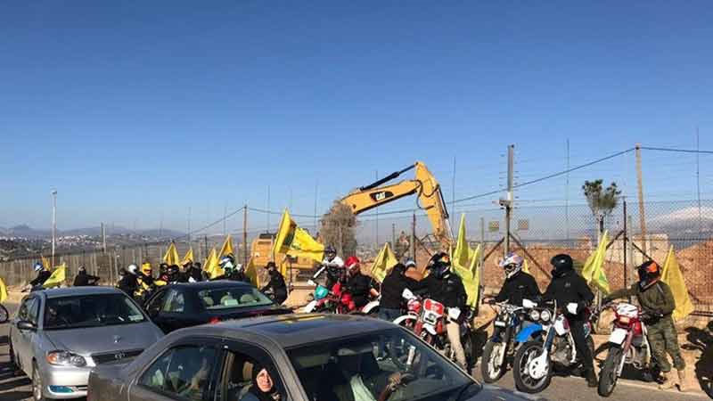 Motoristas libaneses desaf&iacute;an al enemigo israel&iacute; en una peculiar marcha