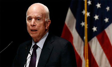 McCain: Estamos matando a más personas de nuestro propio Ejército que enemigos en combate